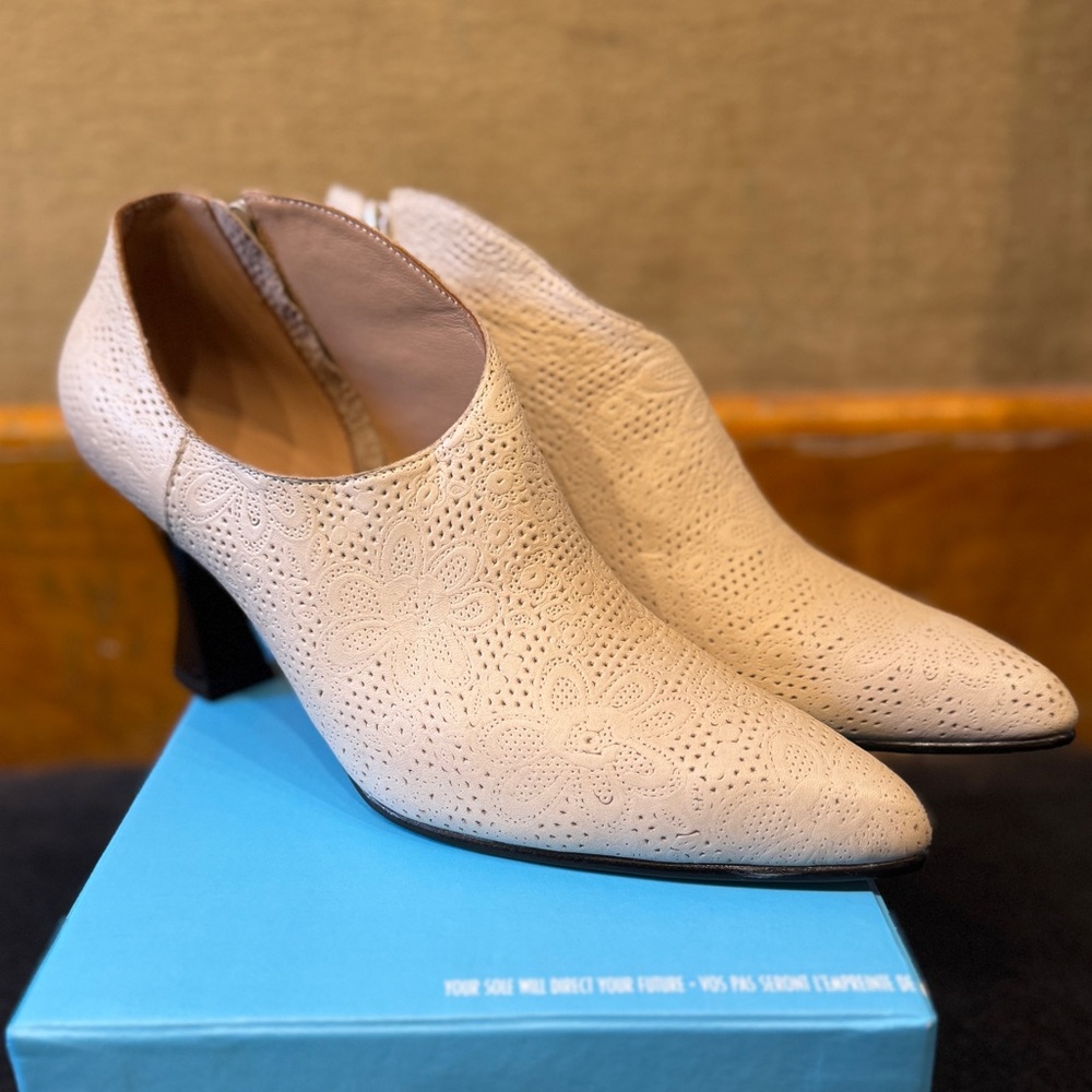 Poser "Edie" Asymmetrical Pump - Women's 10.5 (fits TTS)
